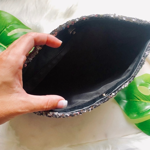 victoria secret silver sequin clutch /makeup bag - Picture 4 of 4
